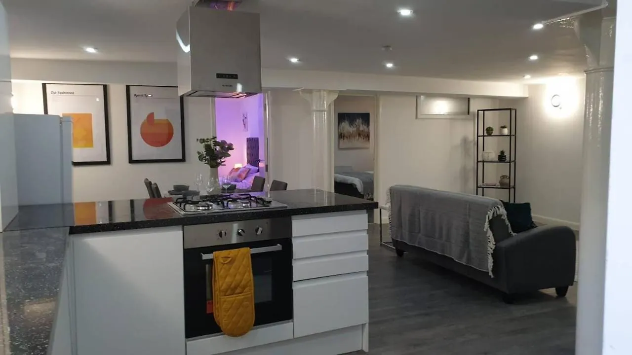 2 Bed Basement Apartment Short Term Rental & Flexible Renting Shoreditch With Free Wifi ! United Kingdom