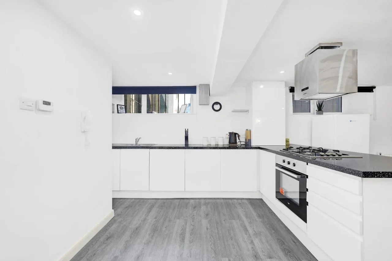 2 Bed Basement Apartment Short Term Rental & Flexible Renting Shoreditch With Free Wifi ! London