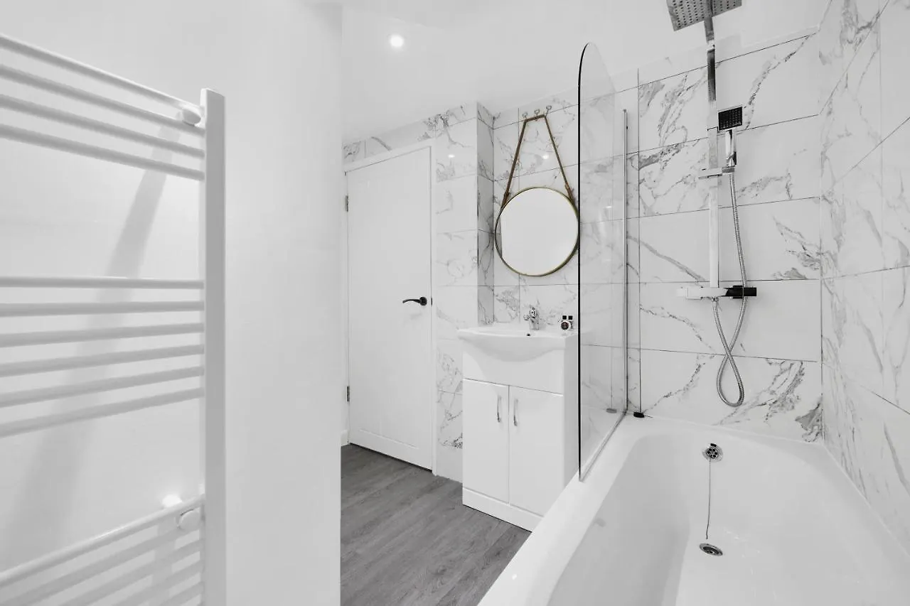 2 Bed Basement Apartment Short Term Rental & Flexible Renting Shoreditch With Free Wifi ! United Kingdom