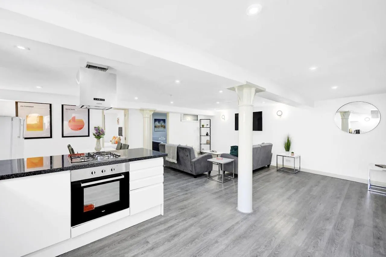2 Bed Basement Apartment Short Term Rental & Flexible Renting Shoreditch With Free Wifi ! United Kingdom