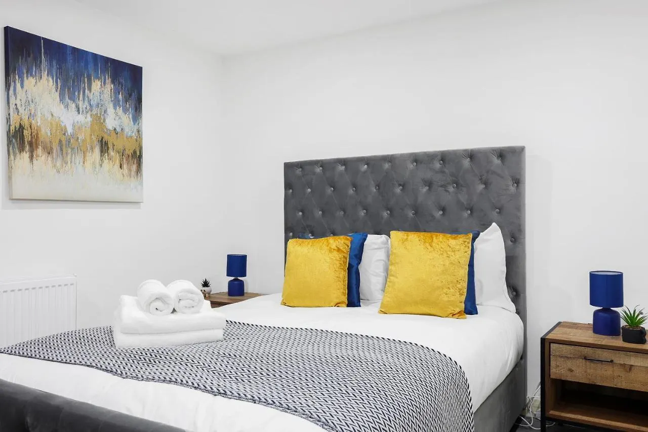 2 Bed Basement Apartment Short Term Rental & Flexible Renting Shoreditch With Free Wifi ! United Kingdom